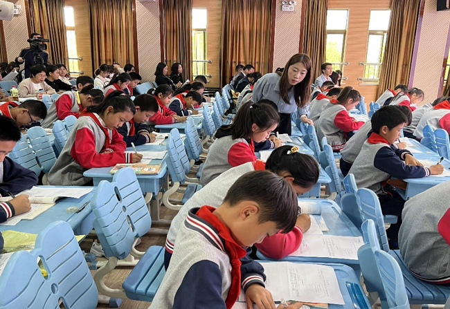 青浦区小学语文五年级基于课程标准的单元教学与评价主题教研活动在